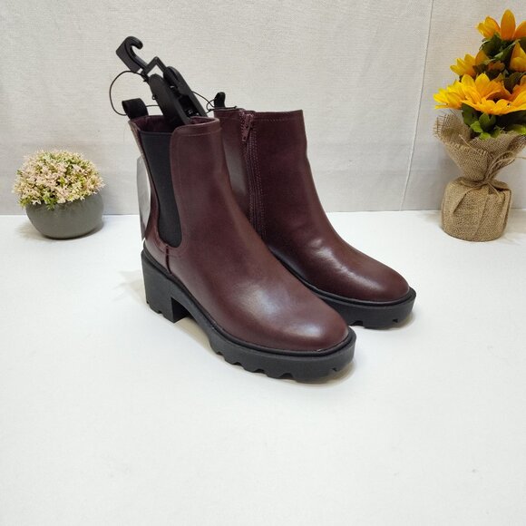 Time and Tru Chelsea Ankle Lug Sole Combat Boot Memory Foam Women's Size 6 NWT - Picture 1 of 11